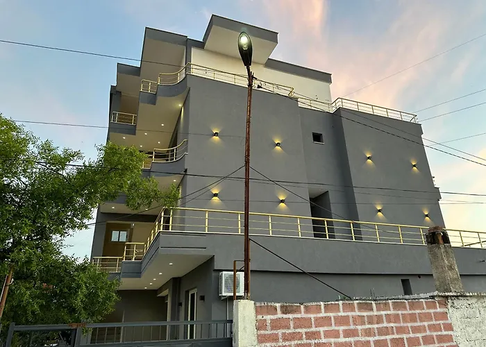 Mico\'S Apartments