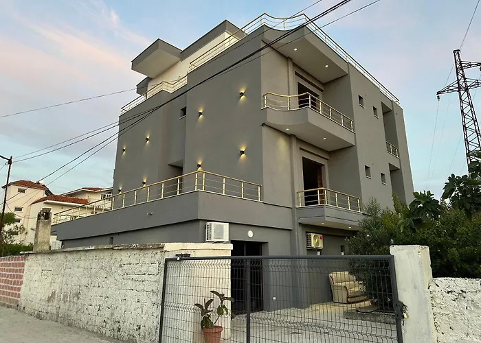 Mico\'S Apartments